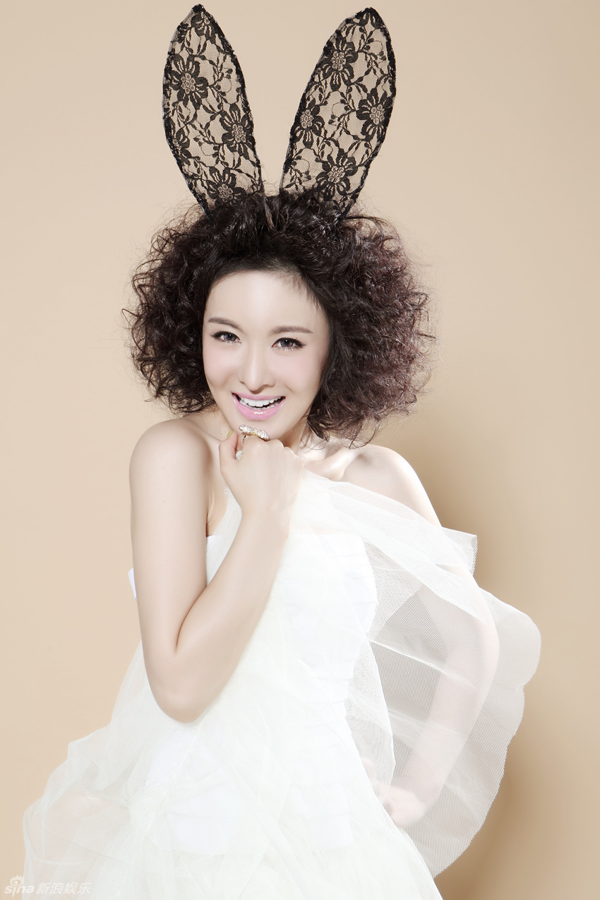 组图:郑亦桐化身"最萌兔女郎" 清纯可爱令人心动_高清图集_新浪网