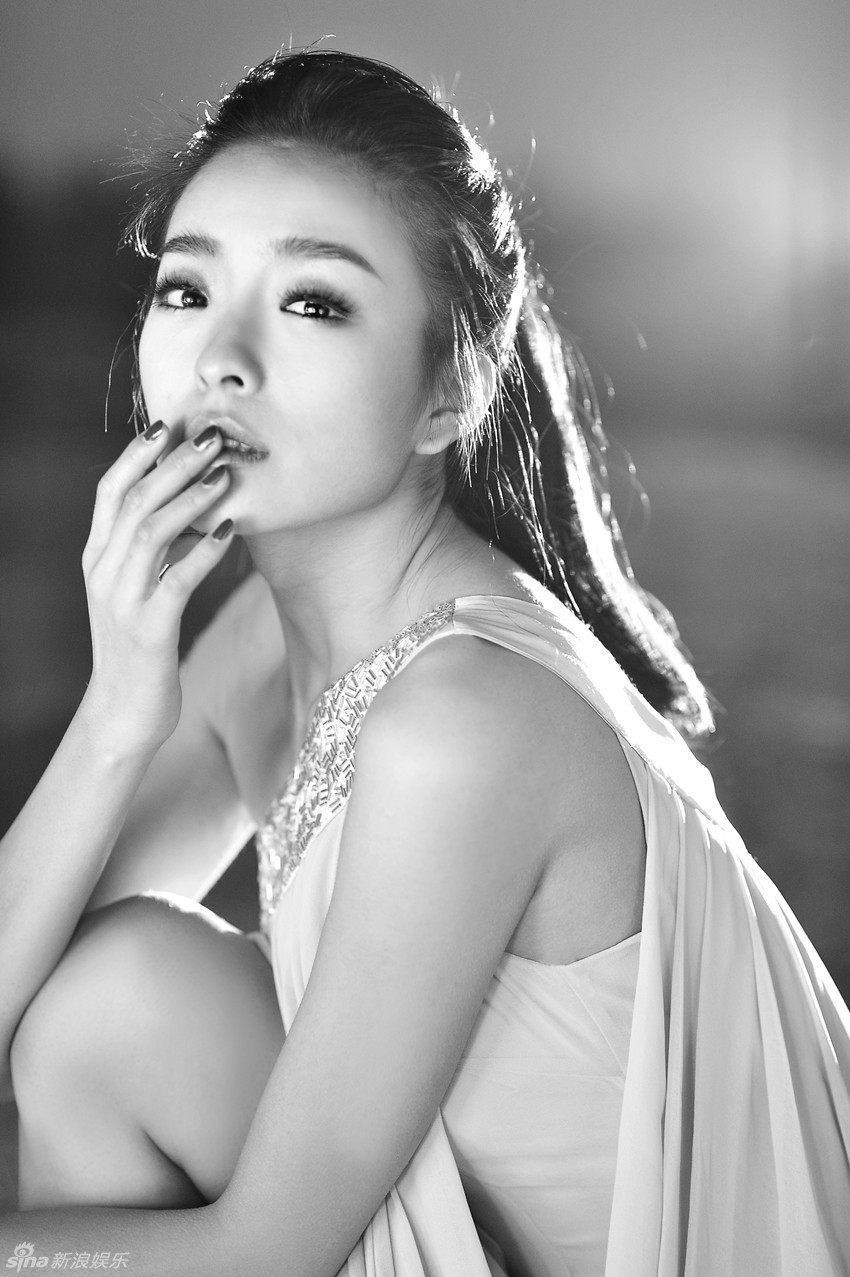 新浪娱乐讯 随着《养父》的热播,"楼小语"的饰演者种丹妮迅速蹿红,戏