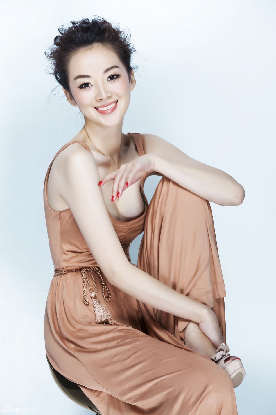 组图:刘梓娇曝光最新素雅写真 尽显轻熟女魅力_高清图集_新浪网