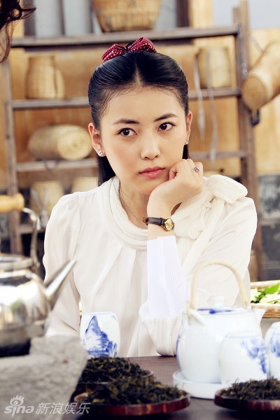 新浪娱乐讯 近日光线艺人黎一萱曝光一组《阿诚》剧照,戏中的黎一萱