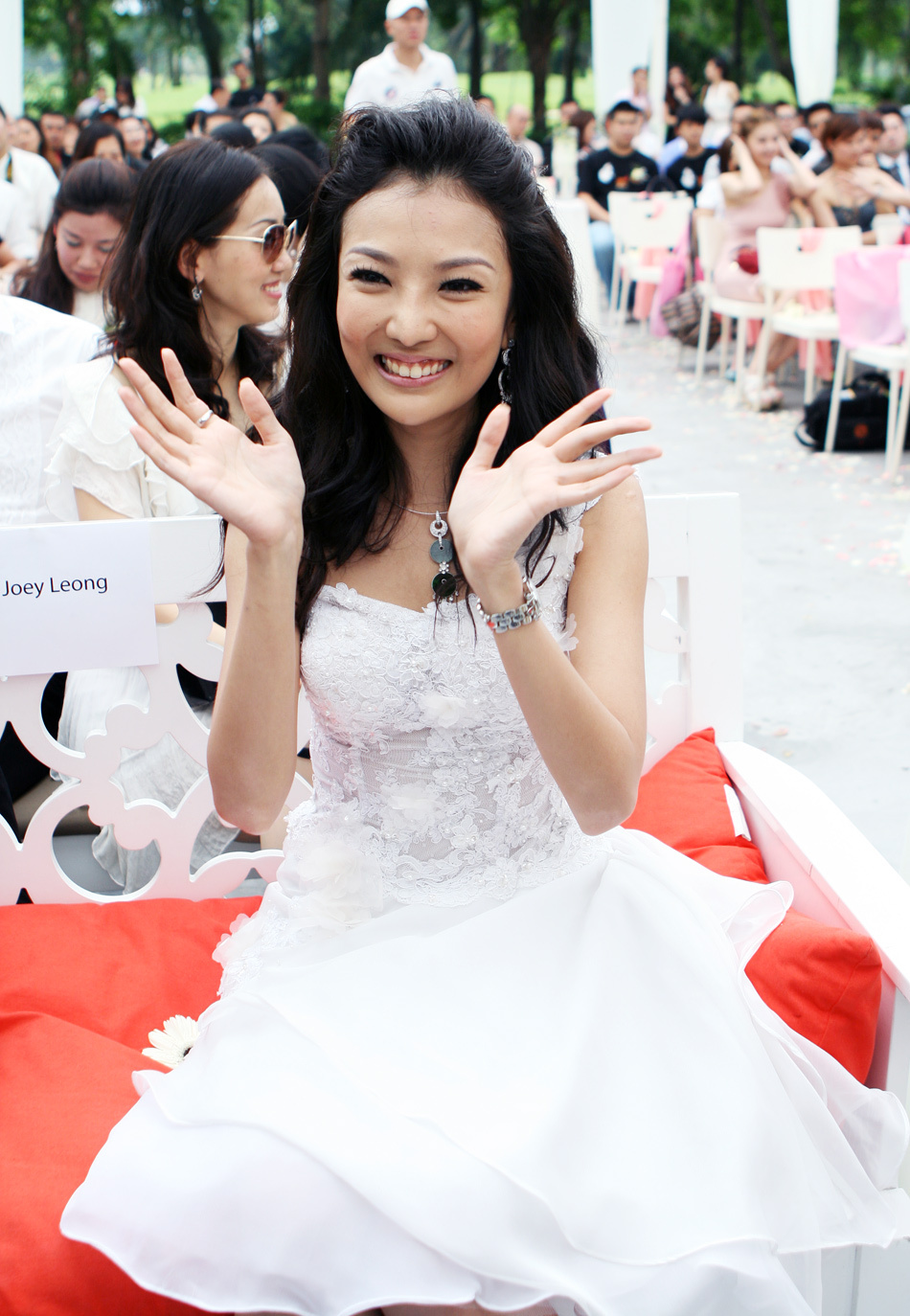 童冰玉签约星梦娱乐--与同门艺人梁祖仪及王冠逸