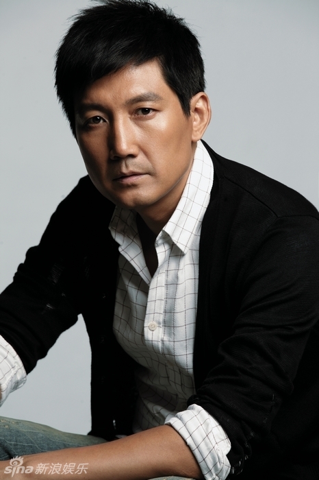 组图:李崇霄时尚写真大片 魅惑熟男显绅士风范_高清图集_新浪网