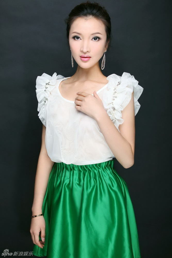 组图:余淼真空上阵拍写真 大胆称不惧走光_高清图集_新浪网