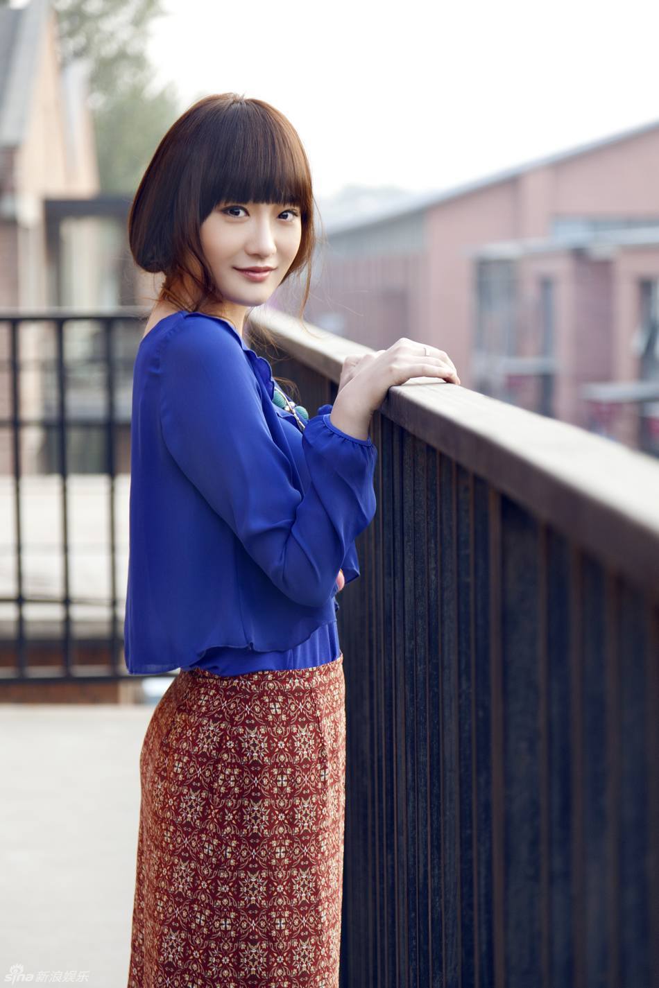 本月秦子涵与陈龙主演的恐怖电影《新月魅影》也将上映,此次是其第二