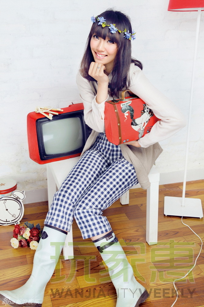 白百何拍日系写真 展现精灵活泼可爱个性 (图)