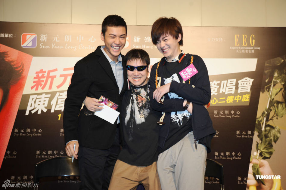 陈伟霆洪卓立举行新专辑签名会