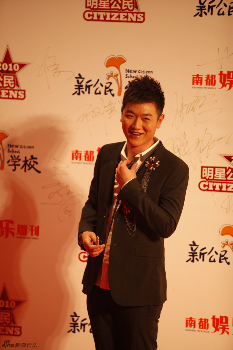 新浪娱乐讯 南都娱乐周刊首届明星公民评选回顾红毯部分.