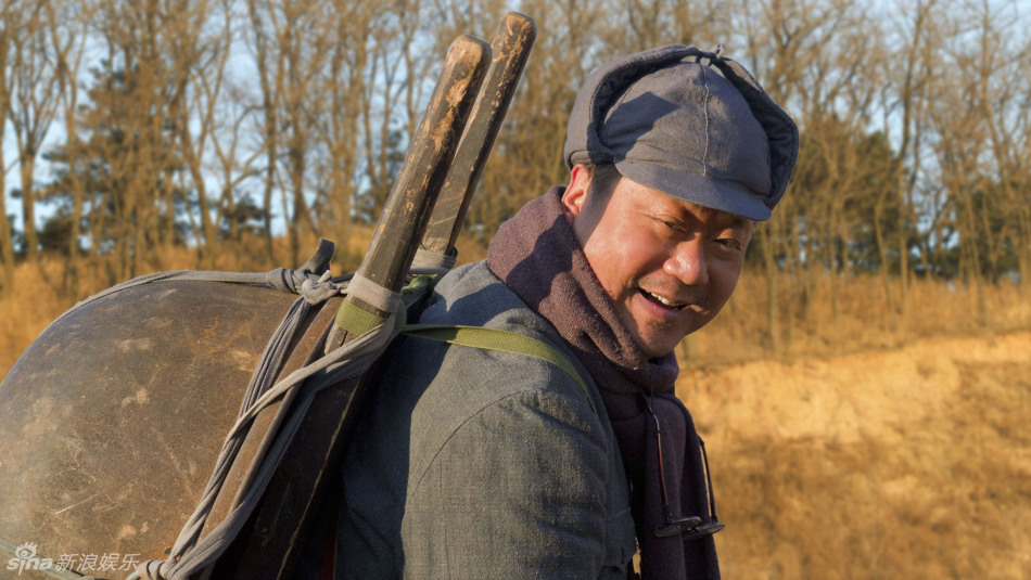 组图:《上阵父子兵》范伟参军变身喜感伙夫_高清图集_新浪网