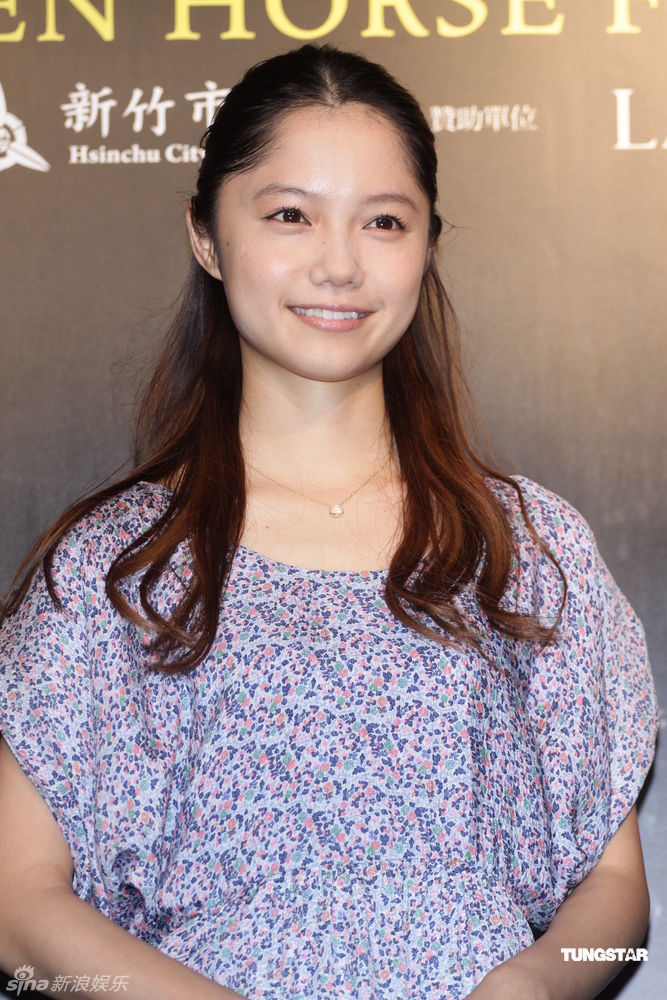 宫崎葵柔美的女性特质