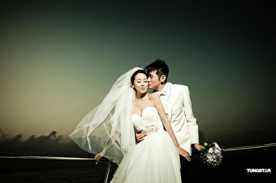 新浪娱乐讯 11月24日注册结婚的梁靖琪,12月6日将摆婚宴宴客.