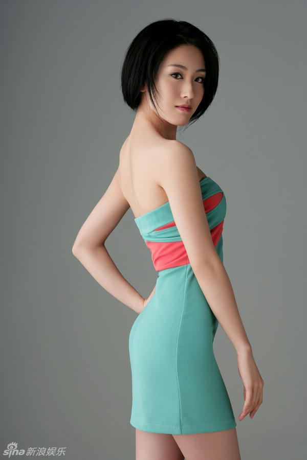 组图:周毅短发展另类美 突破清纯冷艳妖娆_高清图集_新浪网