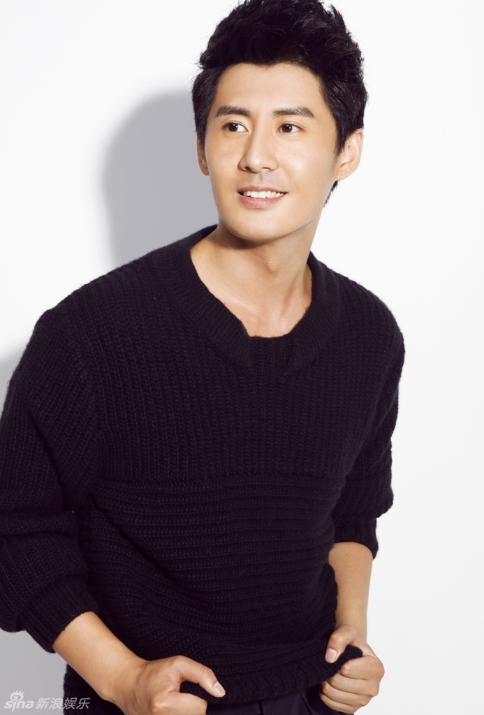 组图:张天其毛衣写真曝光 温暖如邻家男孩_高清图集_新浪网