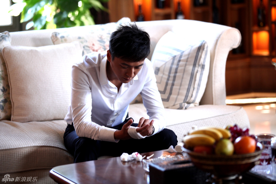 新浪娱乐讯 《文家的秘密》里朱雨辰饰演的的仇非偏执得发狂.