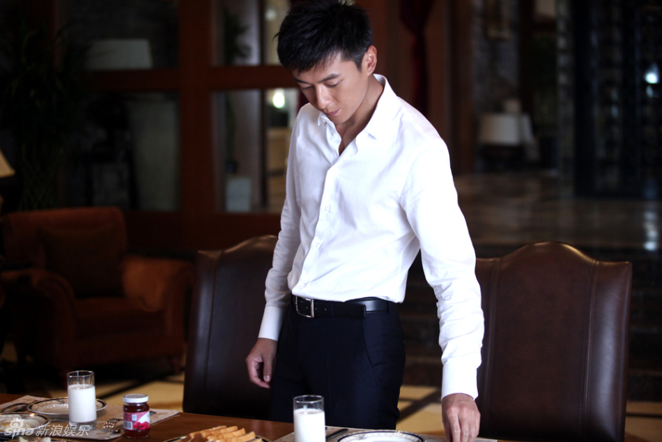 新浪娱乐讯 《文家的秘密》里朱雨辰饰演的的仇非偏执得发狂.