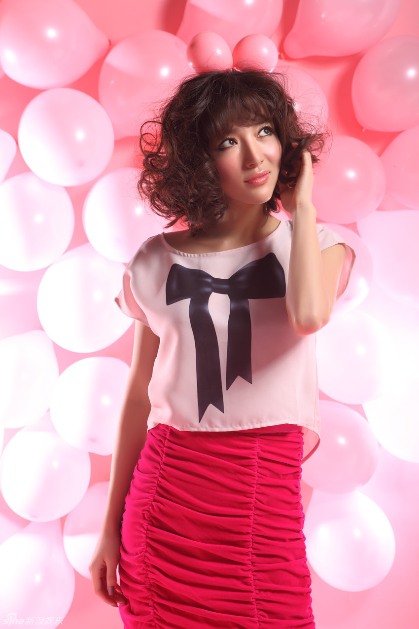 性感小野猫叶倩云圣诞写真