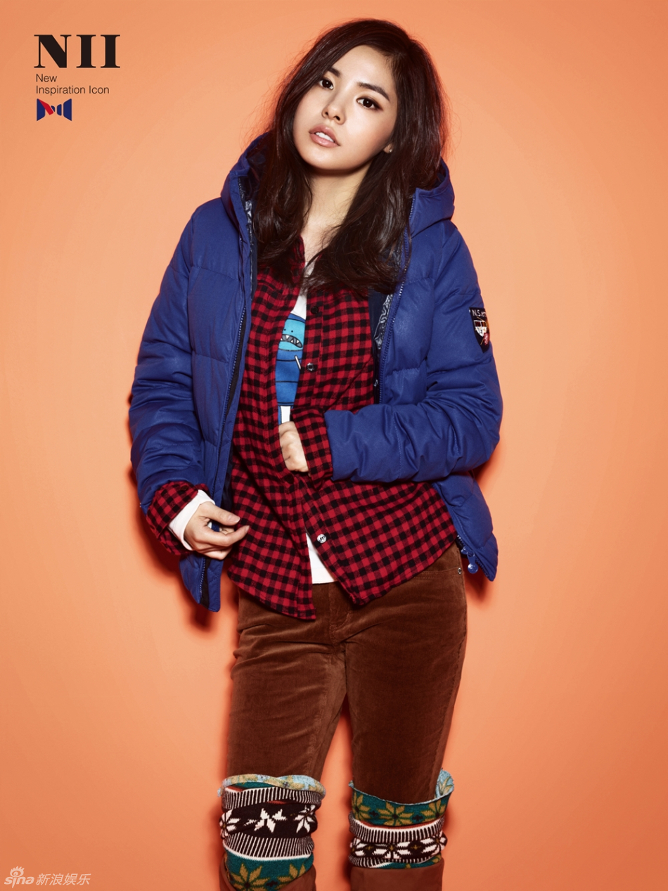 高清图:韩星闵孝琳冬季色彩写真展八面魅力