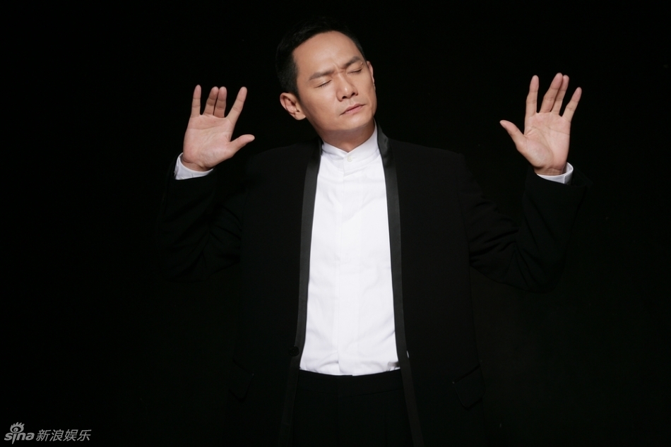 华表影帝果静林最新写真 彰显睿智时尚