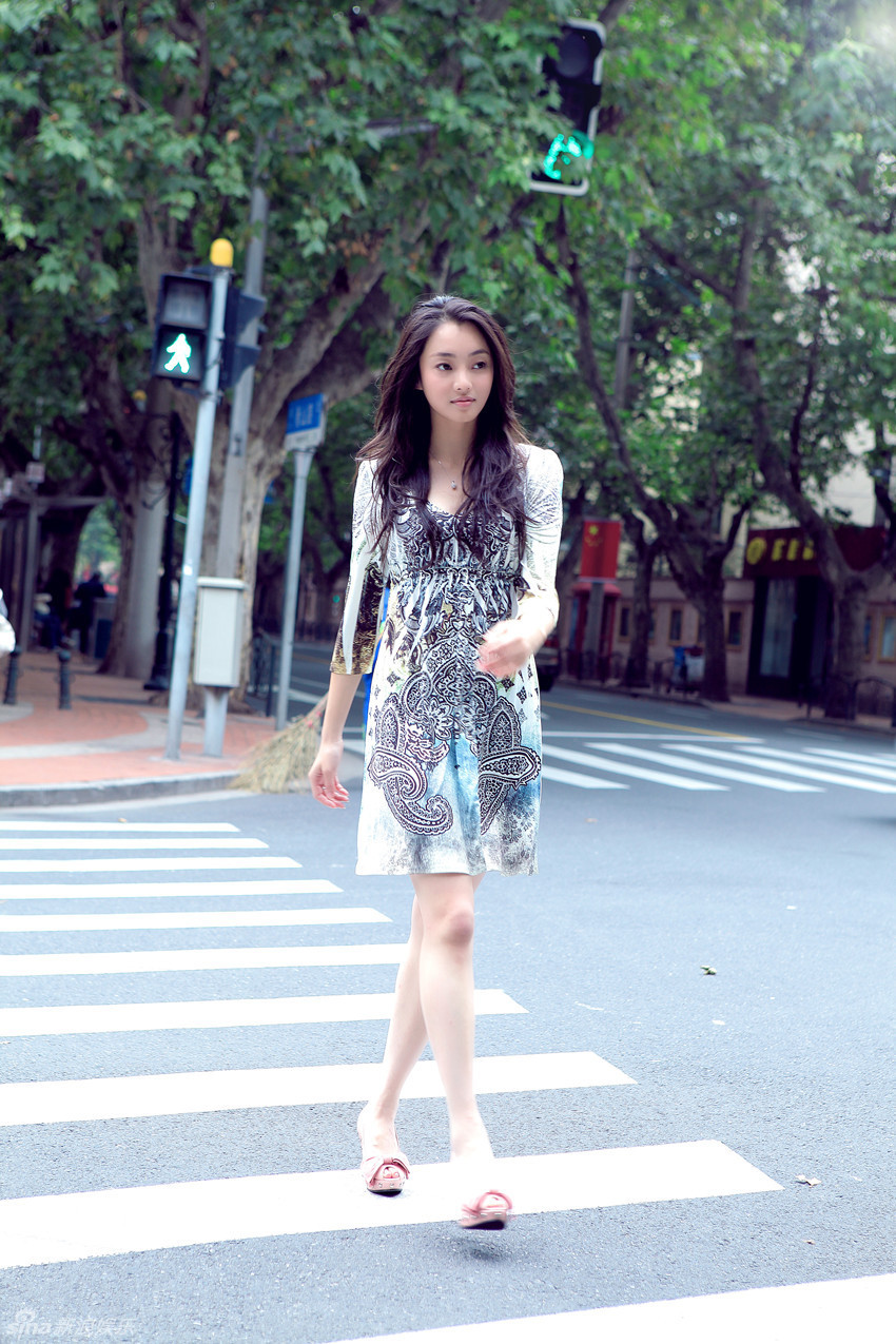 组图:刘芊含时尚写真曝光 独特气质展文艺范儿_高清图集_新浪网