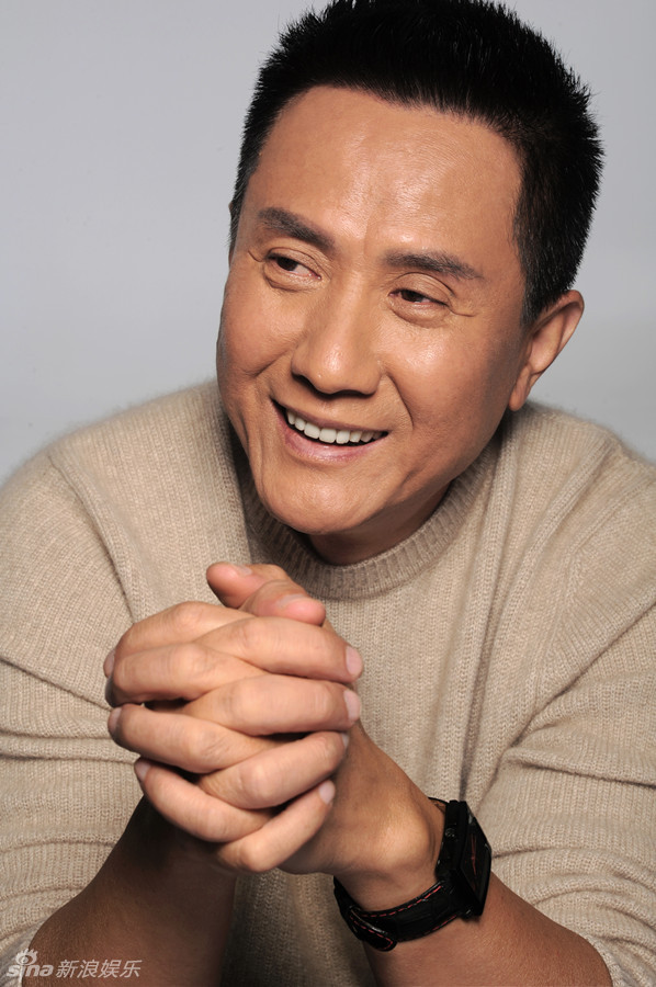 张志坚化身冬日暖阳贺新年