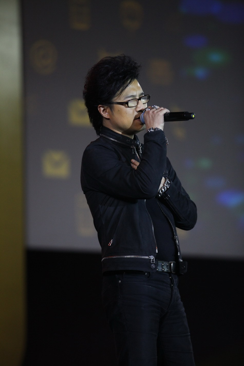 高清组图:2011微博之夜 汪峰《春天里》压轴_高清图集_新浪网