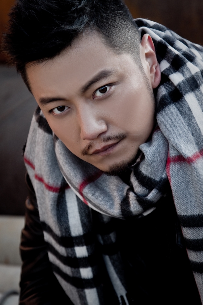 张洪睿金属迷情写真 引领冬日混搭潮流