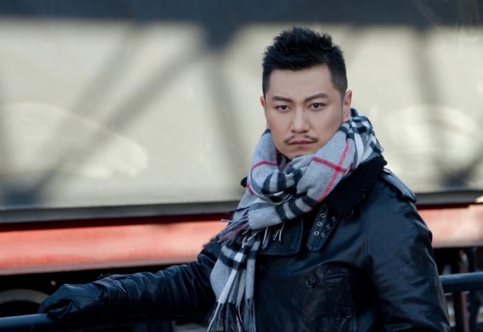 张洪睿金属迷情写真 引领冬日混搭潮流