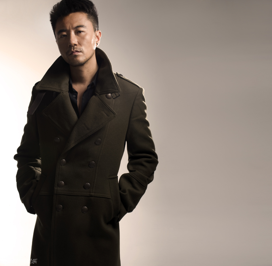 组图:赵阳最新写真出炉 眉宇之间英气十足_高清图集_新浪网