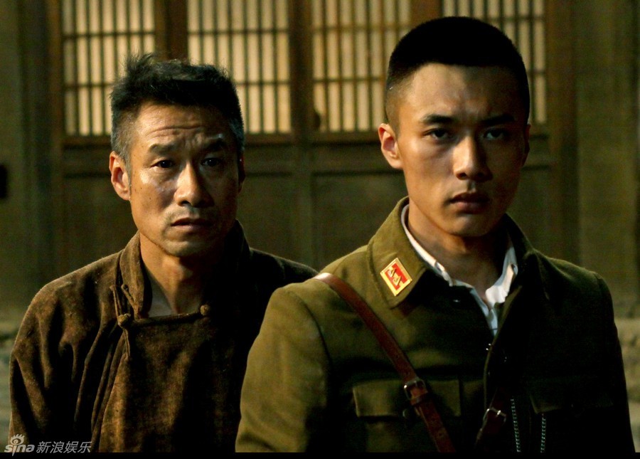 组图:《光荣大地》白恩塑造军人形象悲壮收场_高清图集_新浪网