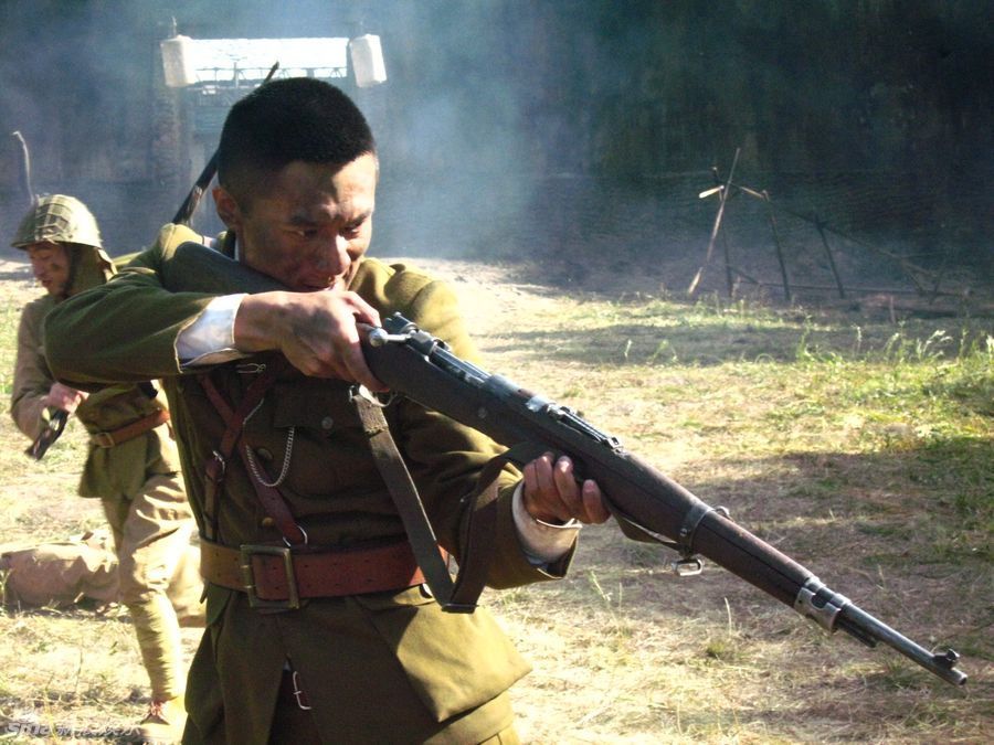 组图:《光荣大地》白恩塑造军人形象悲壮收场_高清图集_新浪网