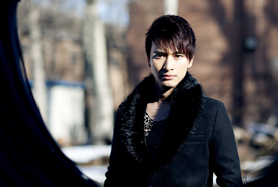 组图:肖明玉冬日户外写真 俊朗帅气显型男风范_高清图集_新浪网