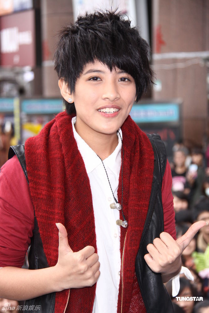 曾静玟专辑改版签名会