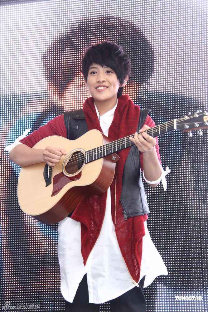 曾静玟专辑改版签名会