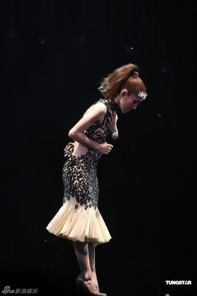 组图:关心妍个唱舞台美轮美奂 亲友老板皆捧场_高清图集_新浪网