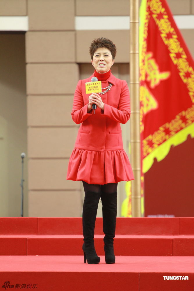 组图:关菊英徐子珊任赛马嘉宾 谭咏麟和好友相聚_高清图集_新浪网