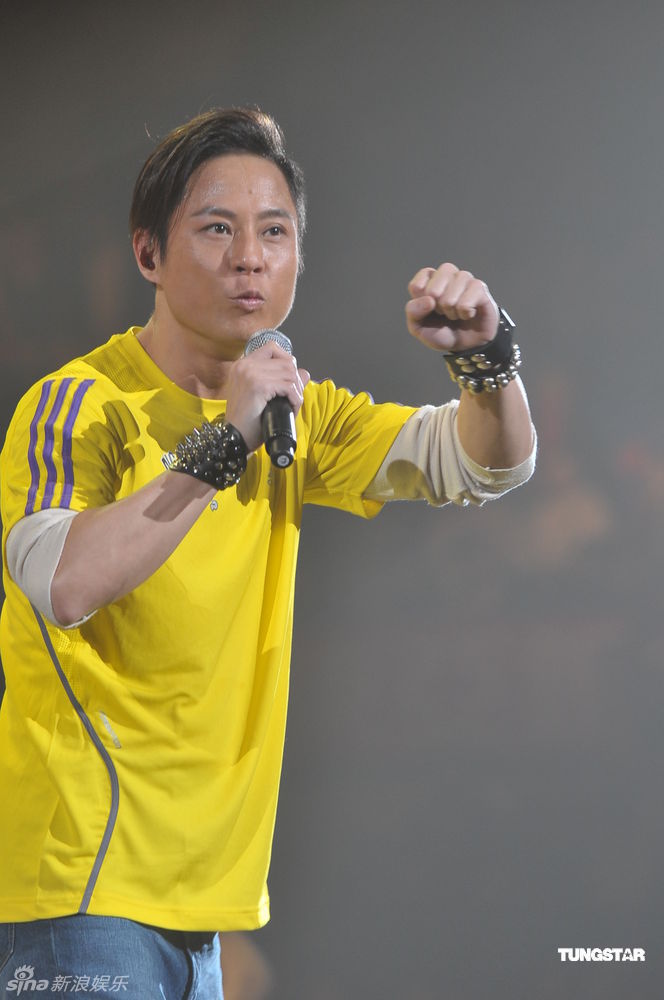 tungstar/图并文 0   组图:詹妮弗-洛佩兹拍写真 男友.