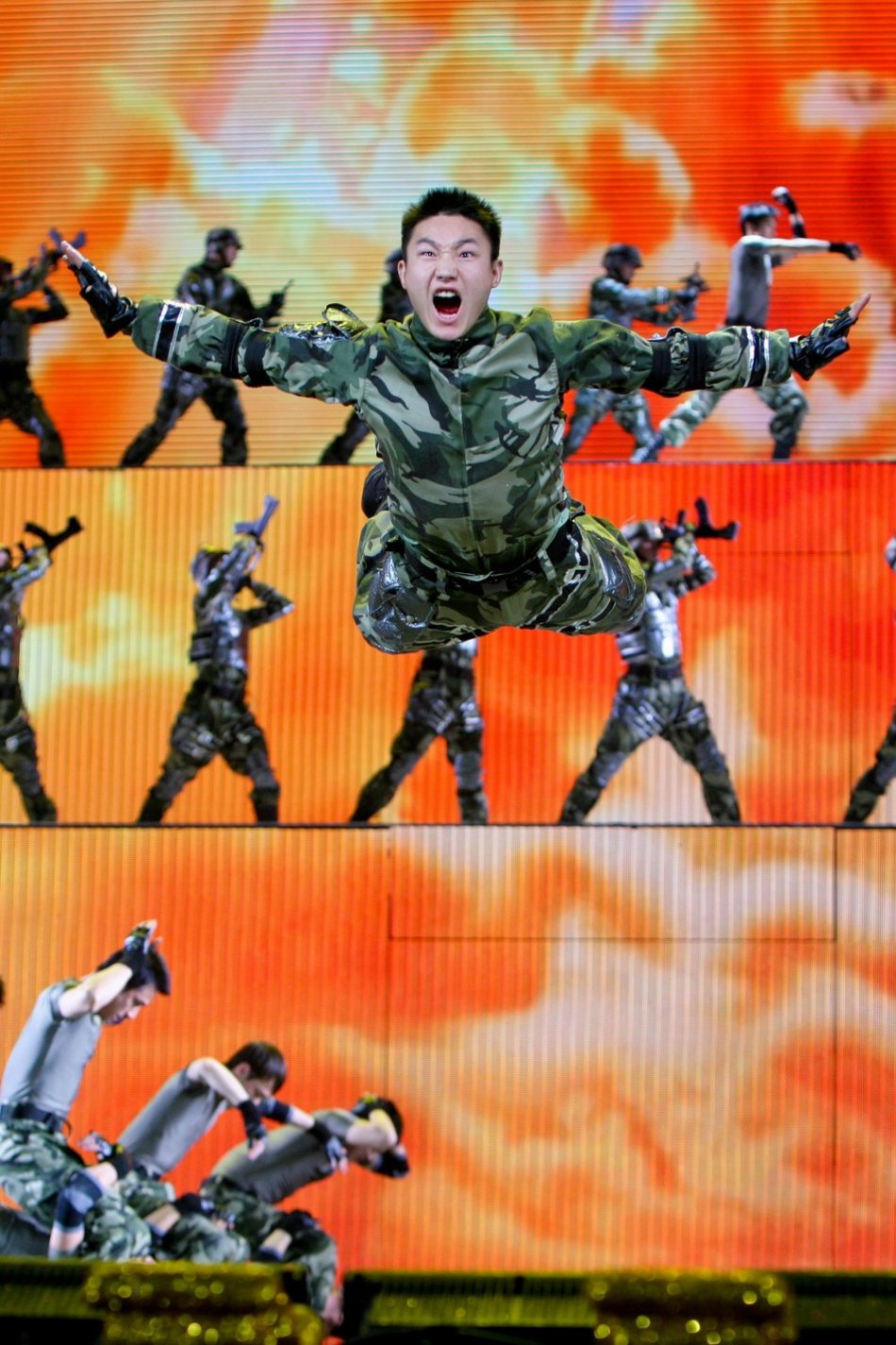 男子集体舞《沙场雄风》