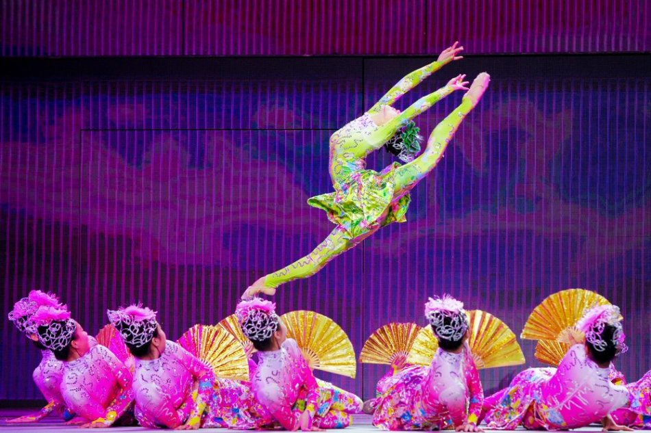 女子集体舞《万紫千红》