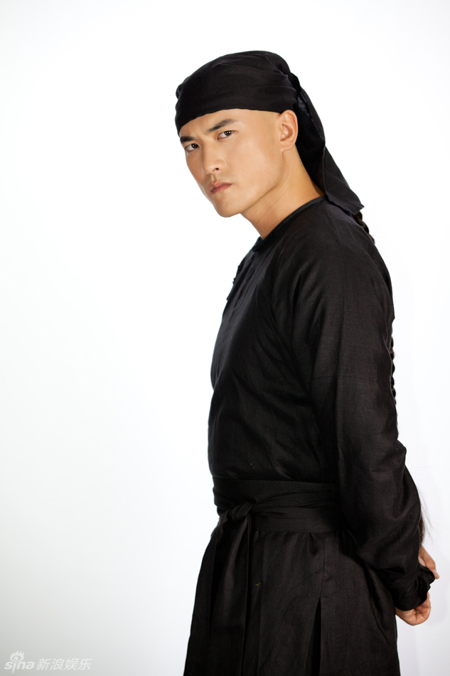 赫子铭不苟言笑的杀手形象