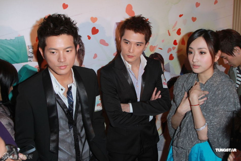 组图:柯佳嬿元宵节朋友相伴邱泽无意与杨丞琳复合_高清图集_新浪网