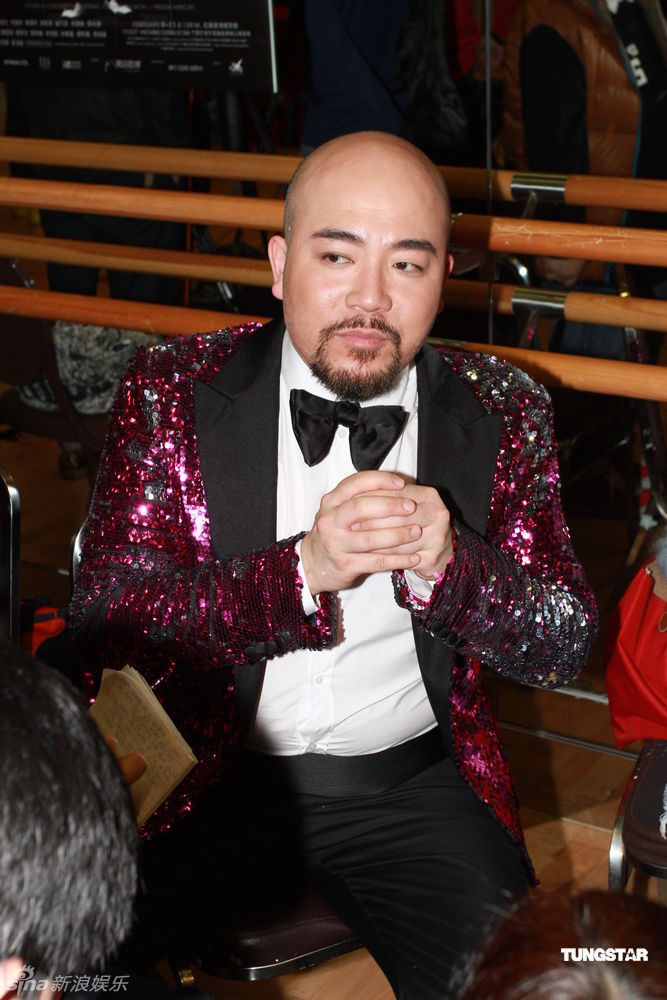 黄伟文作品展落幕 陈奕迅何韵诗台上激吻