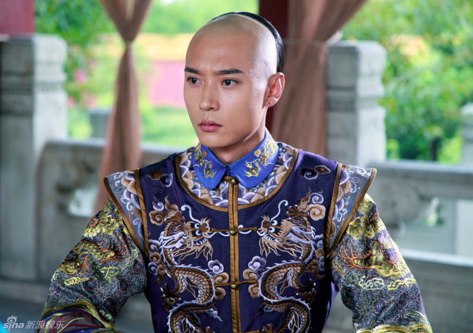 组图:张丹峰《深宫谍影》出演太子赚足人气