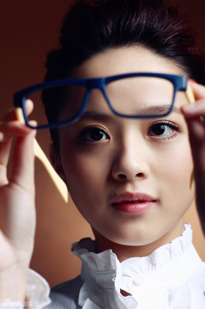 张梦最新写真 诠释都市佳丽新形象