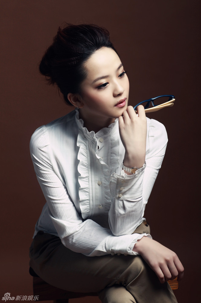 张梦最新写真 诠释都市佳丽新形象