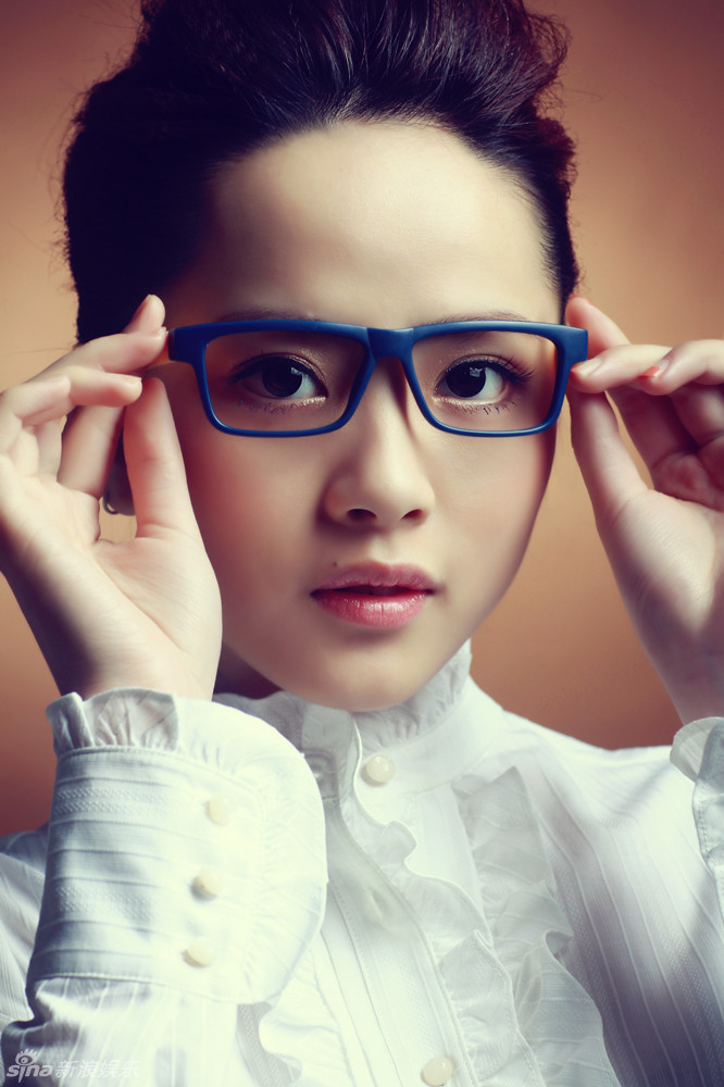 张梦最新写真 诠释都市佳丽新形象