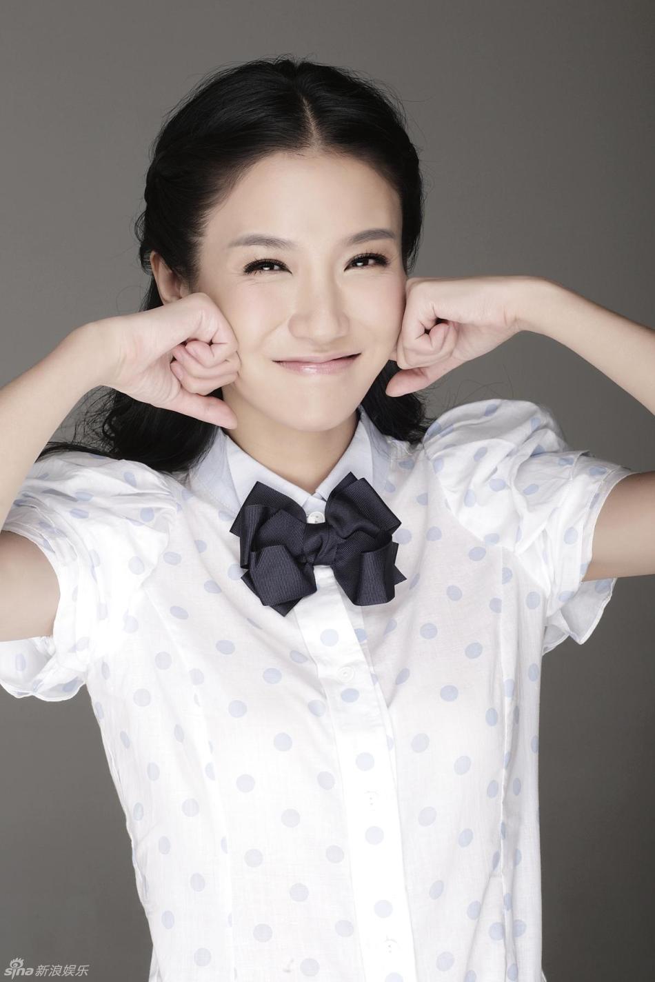 王黎雯拍最新甜美写真 展清新女性魅力