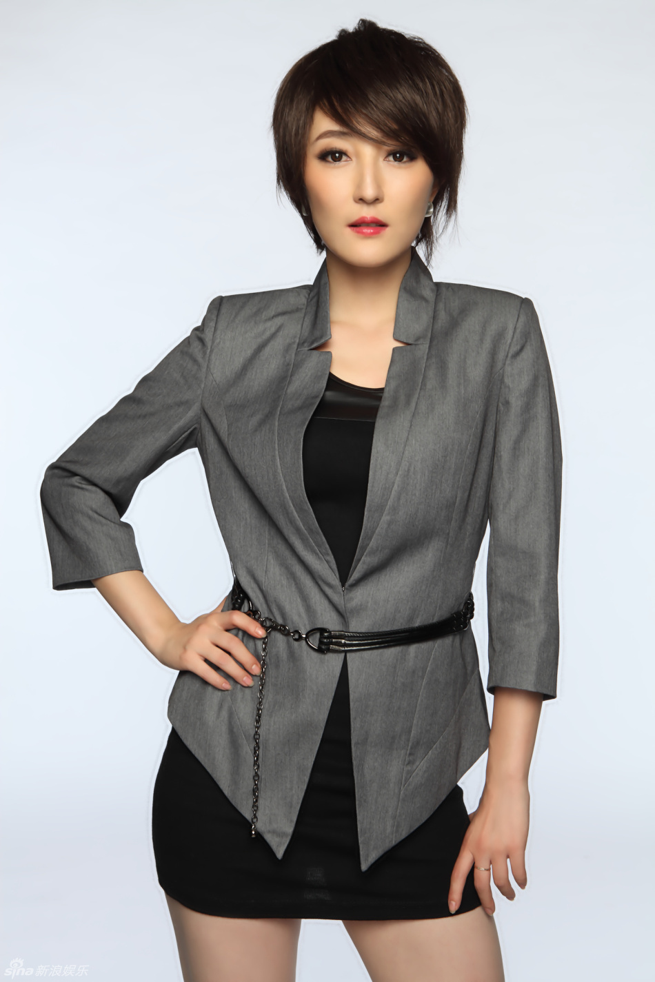 孙亚男演绎冷艳帅气美女人也可以很绅士