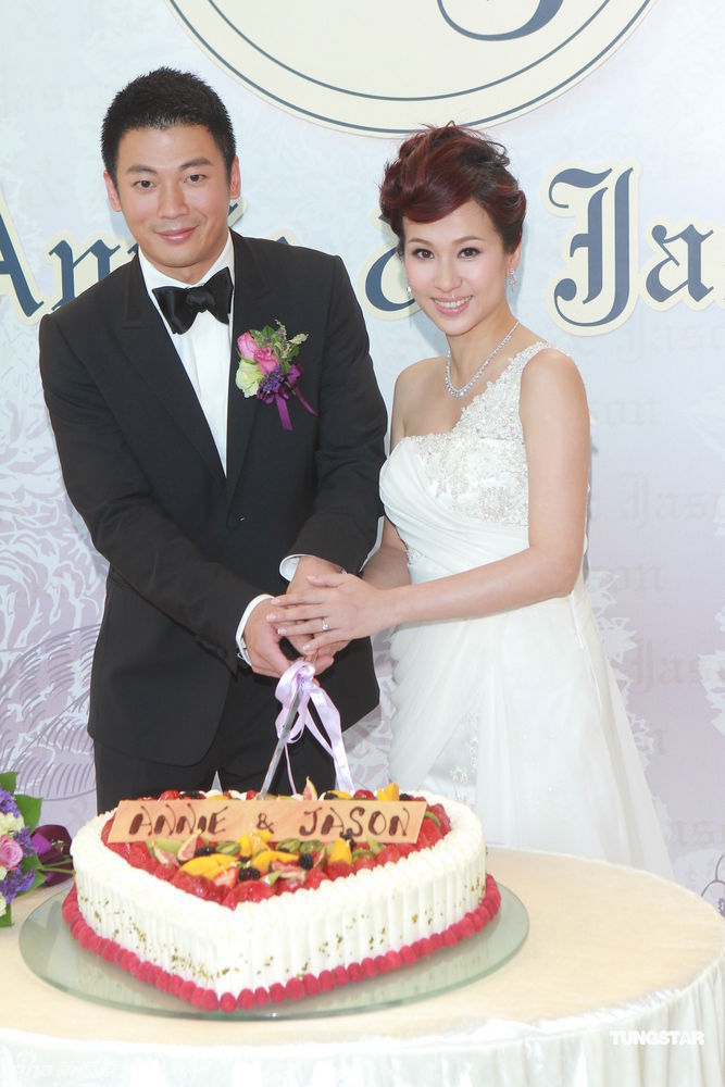 组图:港星文颂娴奉子成婚 宣布已怀孕三个月_高清图集_新浪网