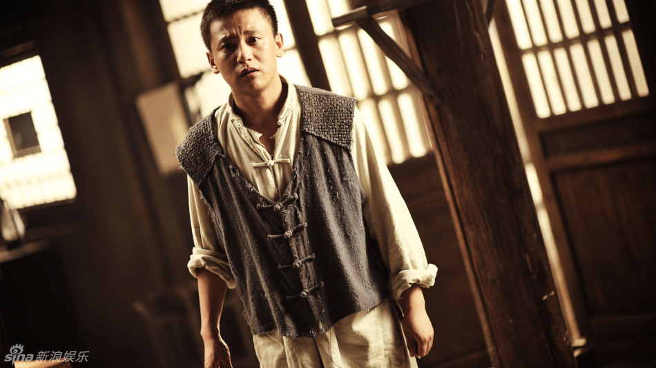 05 16:17:05 2 / 10 新浪娱乐讯 抗战传奇剧《光荣大地》继北京卫视和