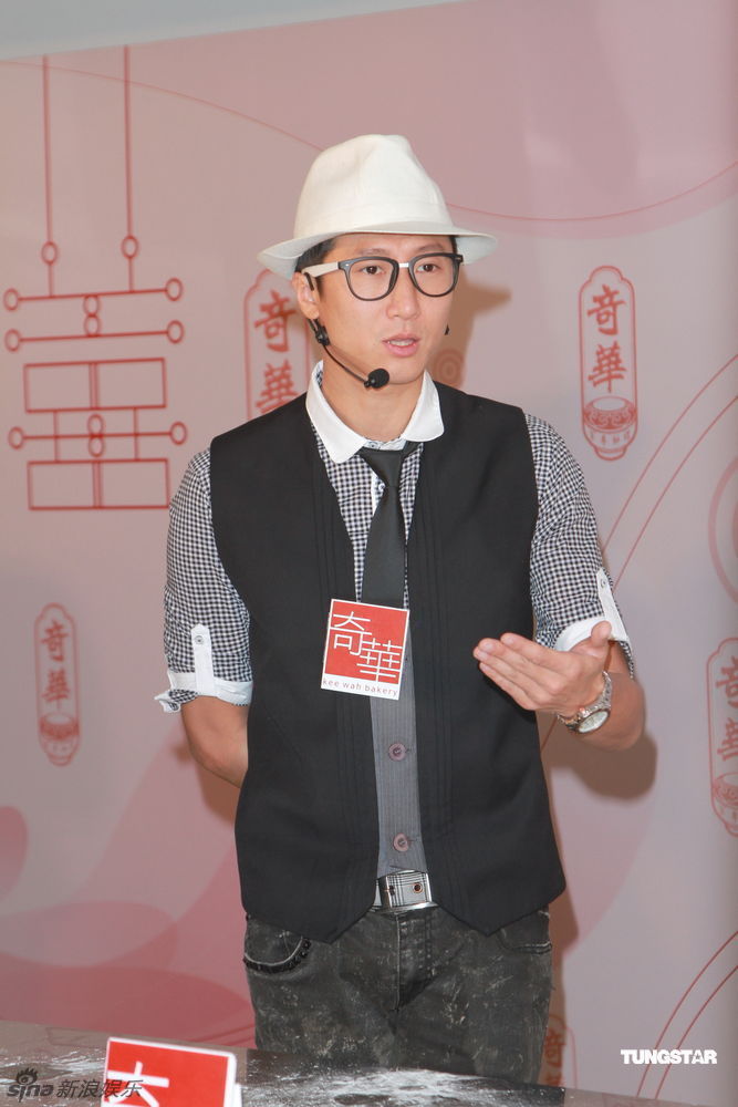 洪天明周家蔚甜蜜出镜秀恩爱