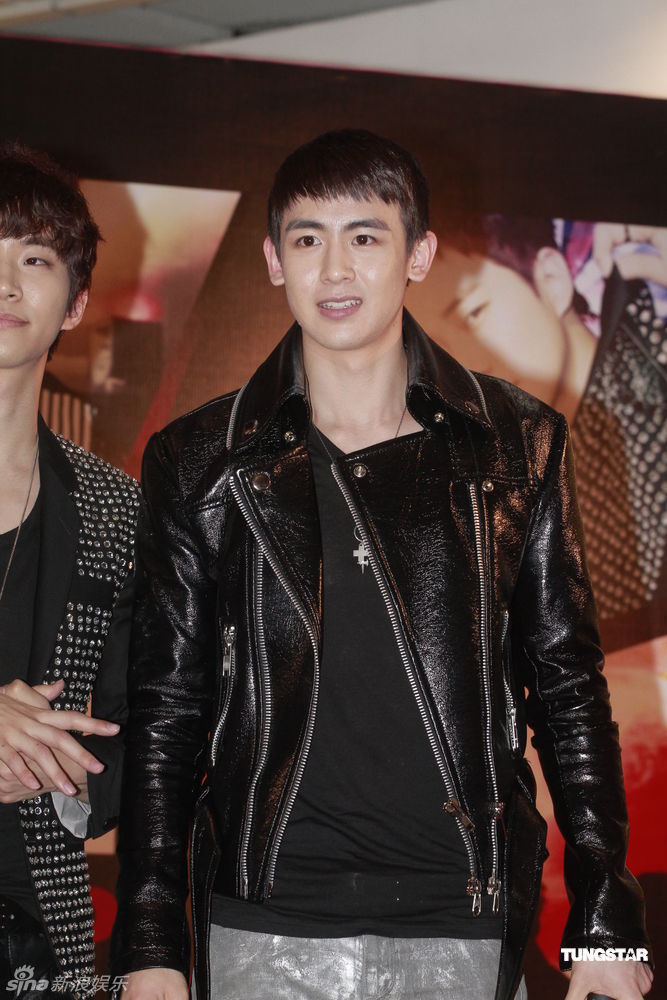 韩国组合2pm香港办击掌会